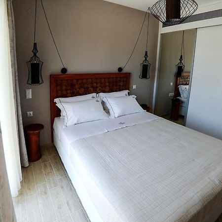 Hatzoudis Luxury Suites Chrysi Ammoudia Exterior photo