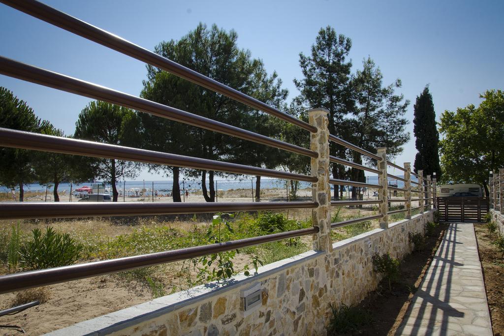 Hatzoudis Luxury Suites Chrysi Ammoudia Exterior photo