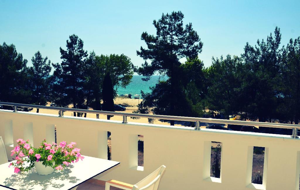 Hatzoudis Luxury Suites Chrysi Ammoudia Exterior photo